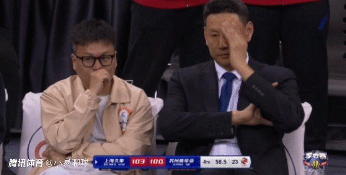 他揉捏她两乳不停呻